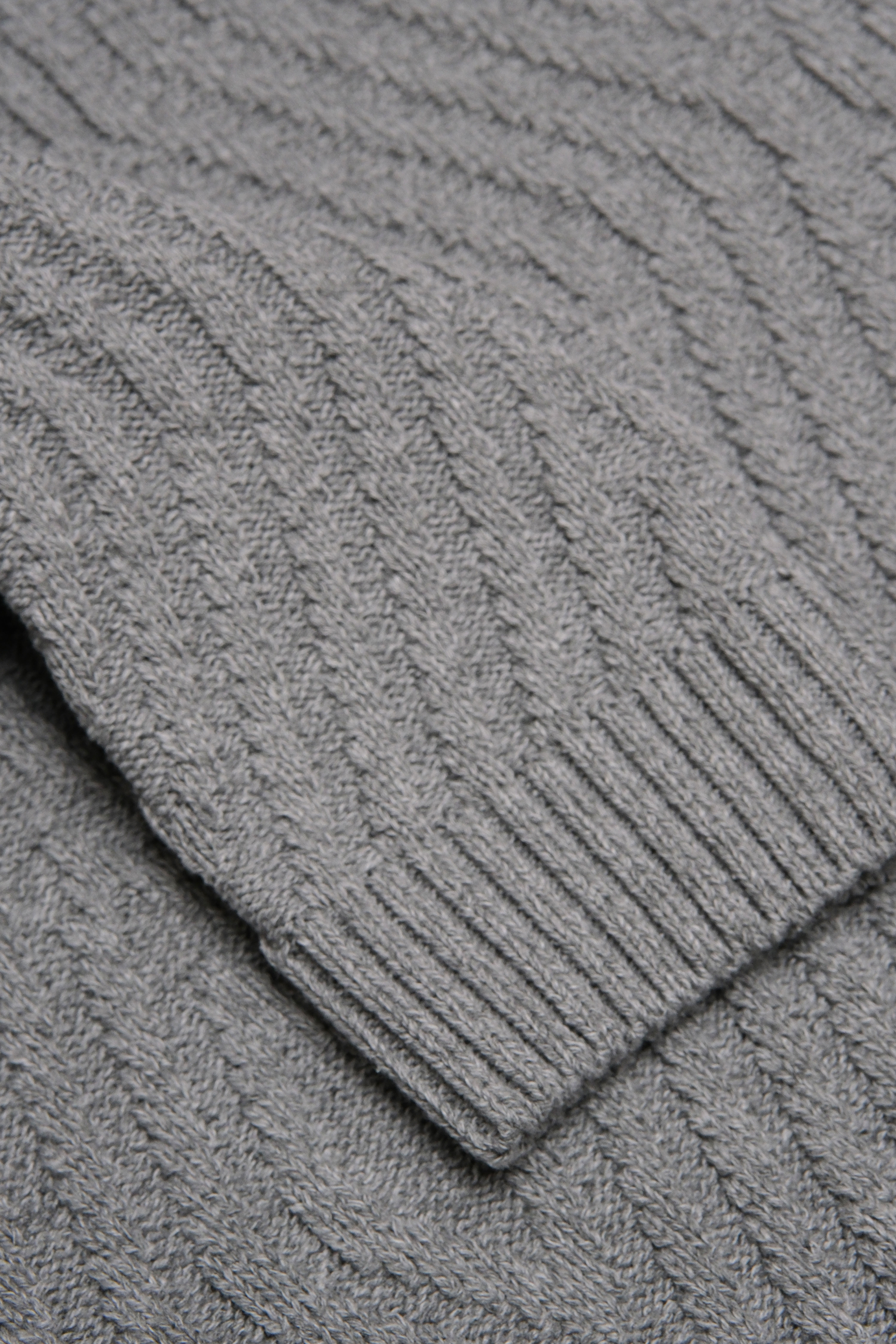 SUÉTER MANGLAR GRIS